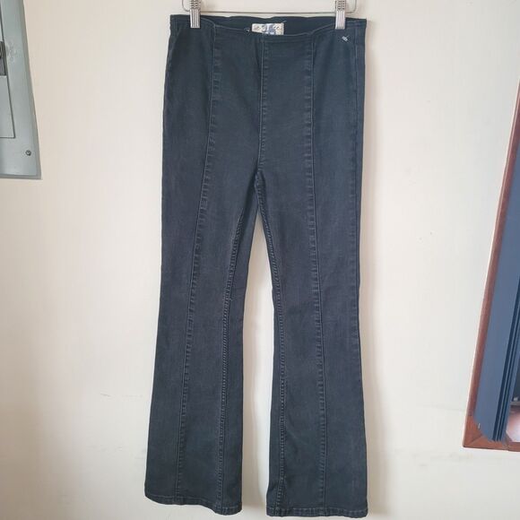 Free people slim Pull-On Flare Seamed Jeans Size 26 Black Retro Neutral Mid Rise - Picture 3 of 9